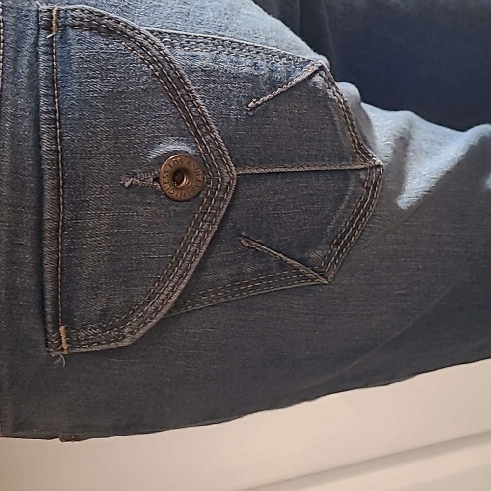 Guess - Picture 5 of 10